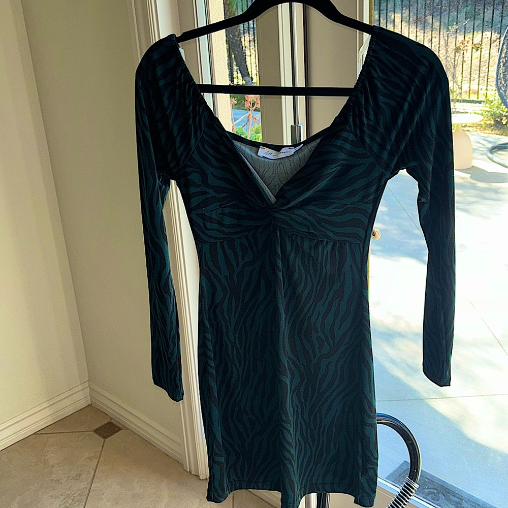 Never worn just tried on